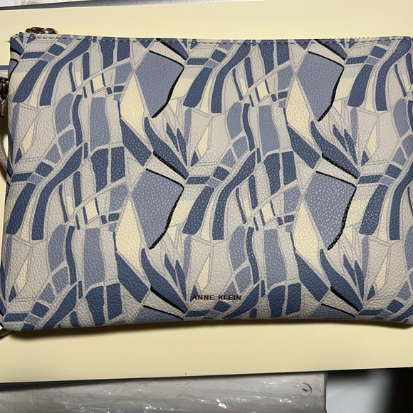 Anne Klein wristlet - Picture 2 of 4